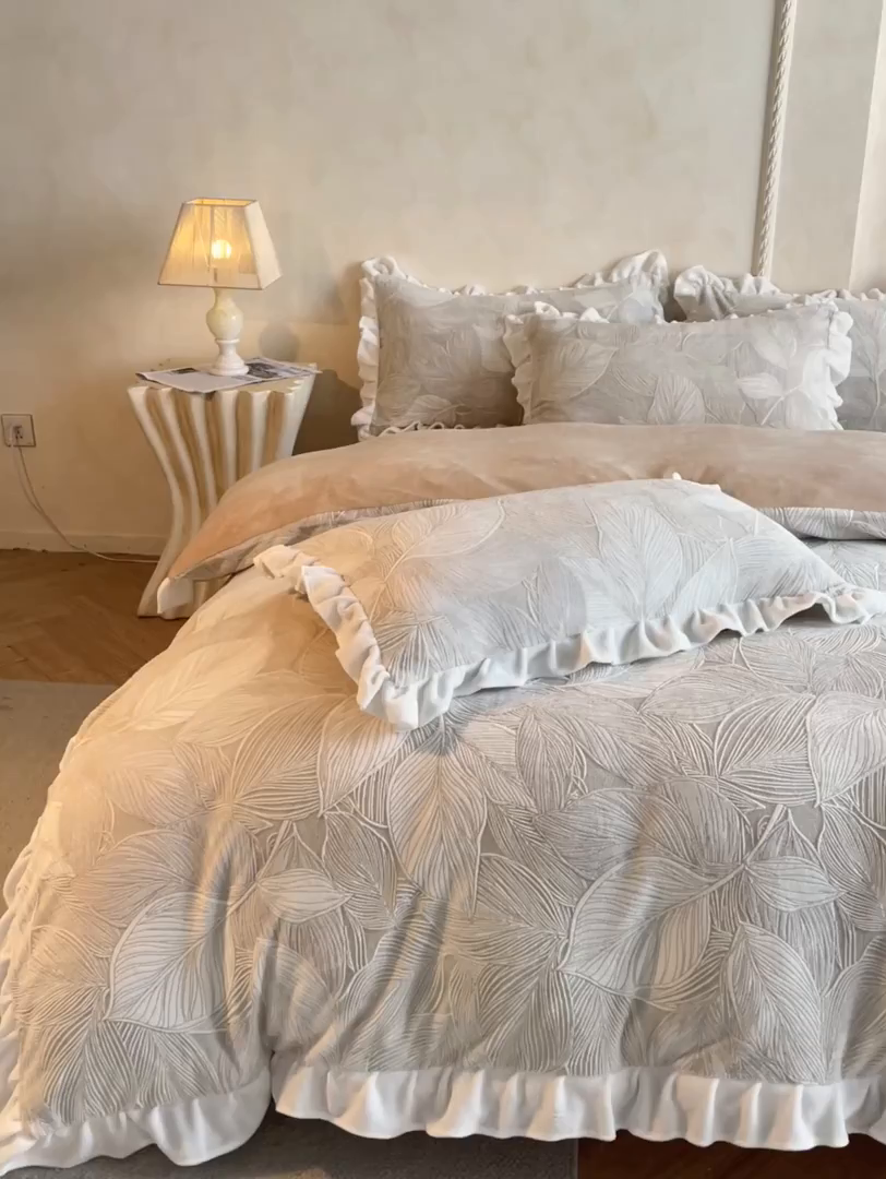 91家纺网 家纺一手货源 找家纺 澳梵家居 2025新款雕花牛奶绒韩版四件套-竹影柔柔 绿色叶影