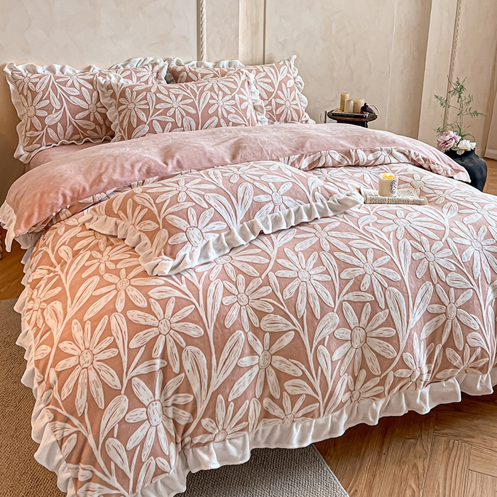 91家纺网 家纺一手货源 找家纺 澳梵家居 2025新款雕花牛奶绒韩版四件套-竹影柔柔 漫调花语-粉