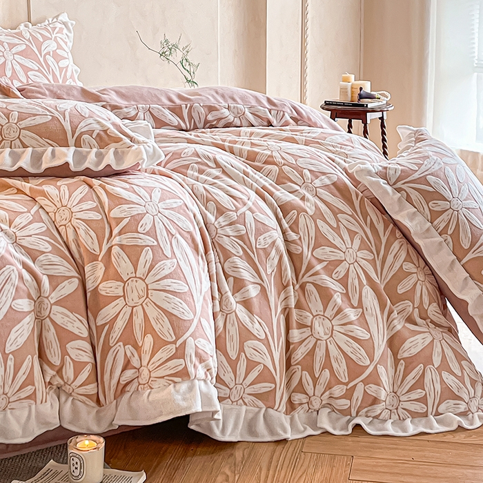 91家纺网 家纺一手货源 找家纺 澳梵家居 2025新款雕花牛奶绒韩版四件套-竹影柔柔 漫调花语-粉