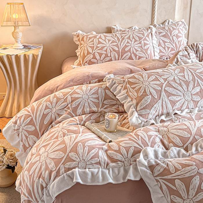 91家纺网 家纺一手货源 找家纺 澳梵家居 2025新款雕花牛奶绒韩版四件套-竹影柔柔 漫调花语-粉