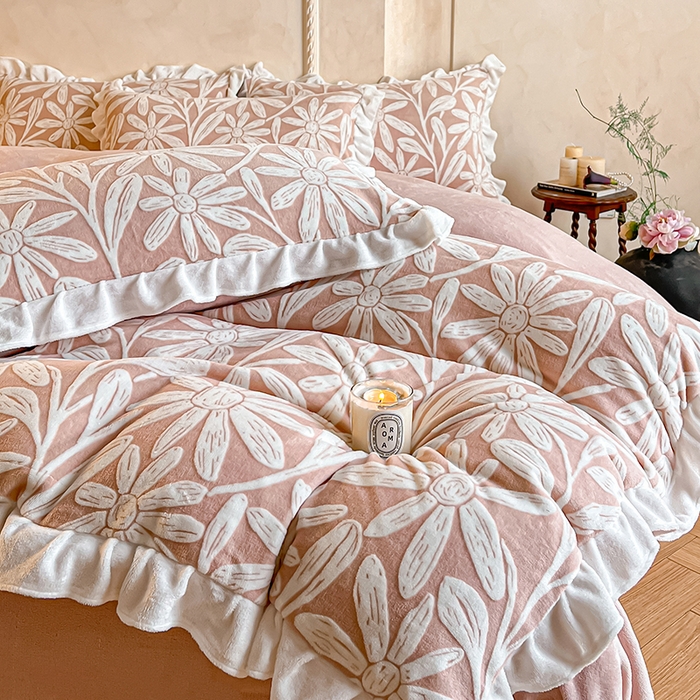 91家纺网 家纺一手货源 找家纺 澳梵家居 2025新款雕花牛奶绒韩版四件套-竹影柔柔 漫调花语-粉
