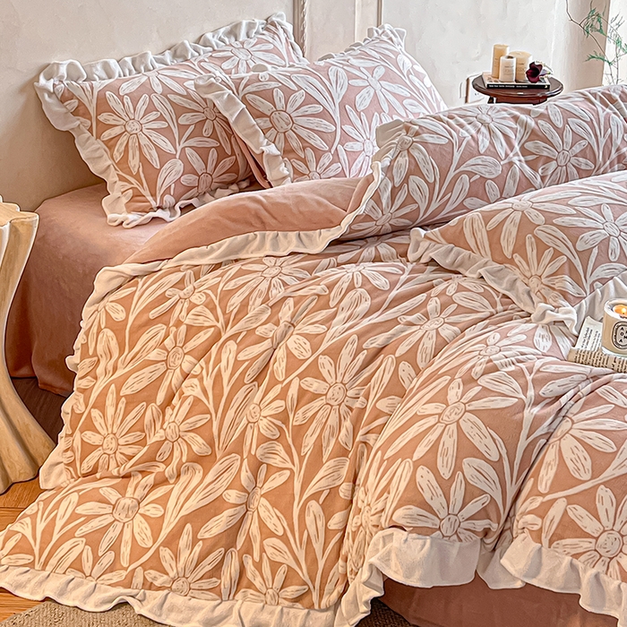 91家纺网 家纺一手货源 找家纺 澳梵家居 2025新款雕花牛奶绒韩版四件套-竹影柔柔 漫调花语-粉