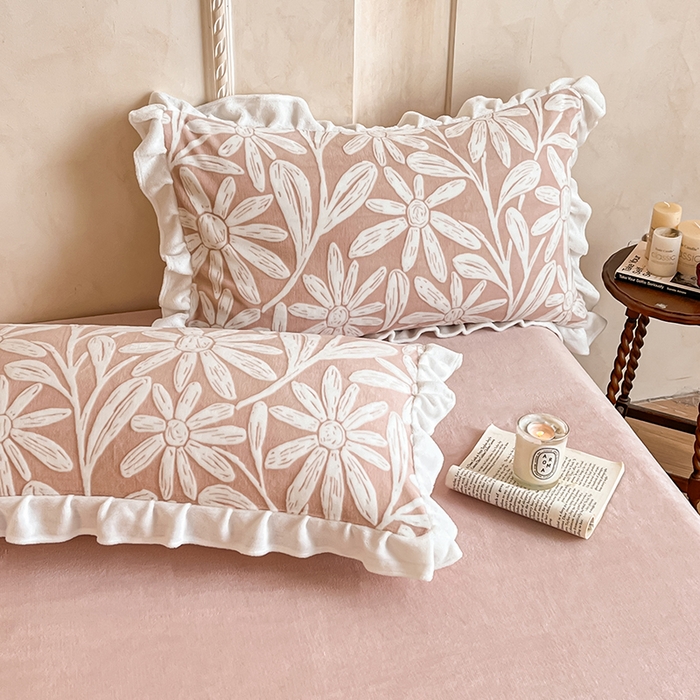 91家纺网 家纺一手货源 找家纺 澳梵家居 2025新款雕花牛奶绒韩版四件套-竹影柔柔 漫调花语-粉