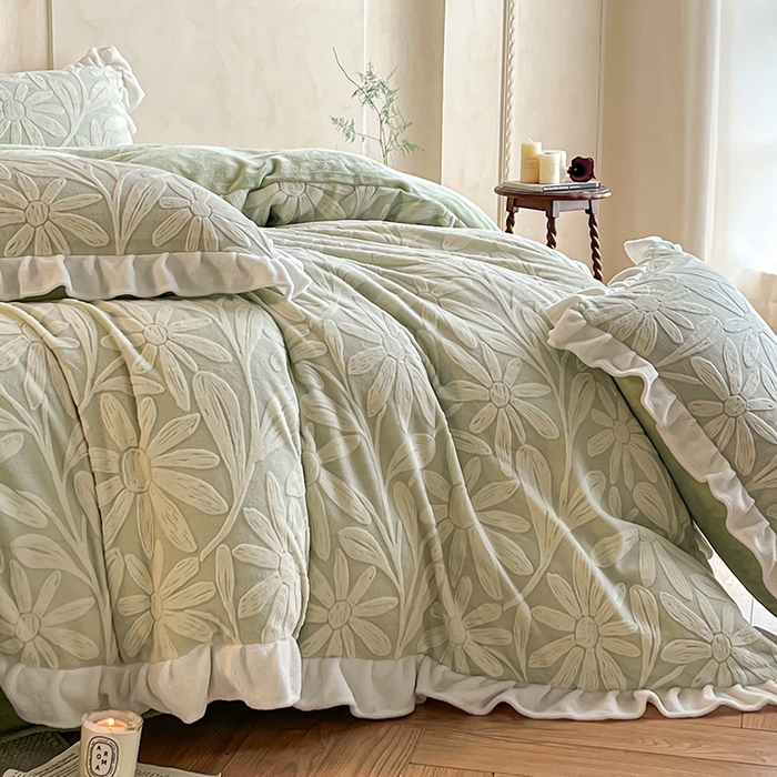 91家纺网 家纺一手货源 找家纺 澳梵家居 2025新款雕花牛奶绒韩版四件套-竹影柔柔 漫调花语-绿