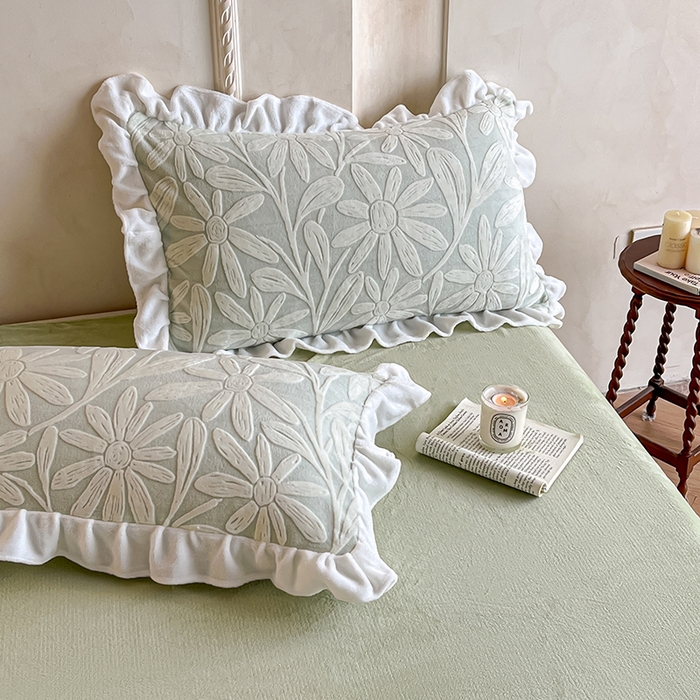 91家纺网 家纺一手货源 找家纺 澳梵家居 2025新款雕花牛奶绒韩版四件套-竹影柔柔 漫调花语-绿