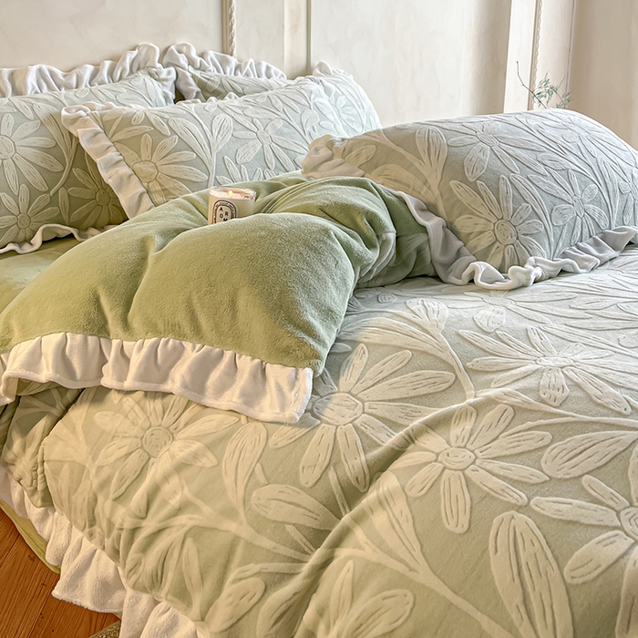 91家纺网 家纺一手货源 找家纺 澳梵家居 2025新款雕花牛奶绒韩版四件套-竹影柔柔 漫调花语-绿