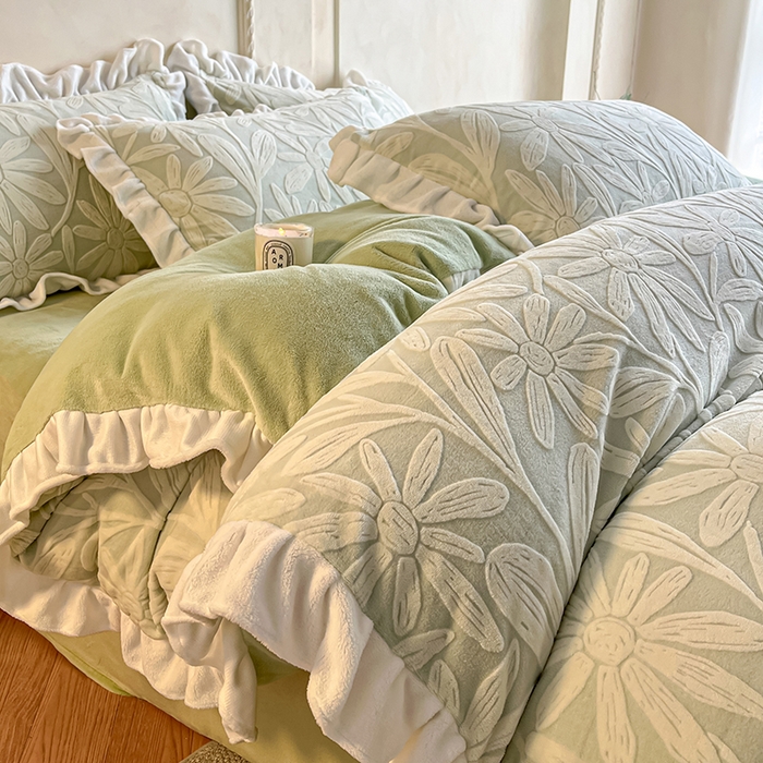 91家纺网 家纺一手货源 找家纺 澳梵家居 2025新款雕花牛奶绒韩版四件套-竹影柔柔 漫调花语-绿