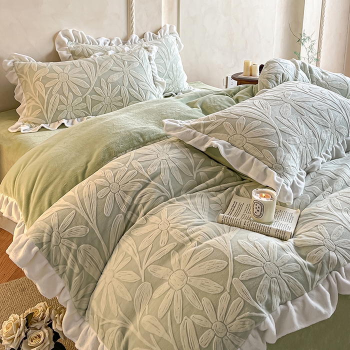 91家纺网 家纺一手货源 找家纺 澳梵家居 2025新款雕花牛奶绒韩版四件套-竹影柔柔 漫调花语-绿