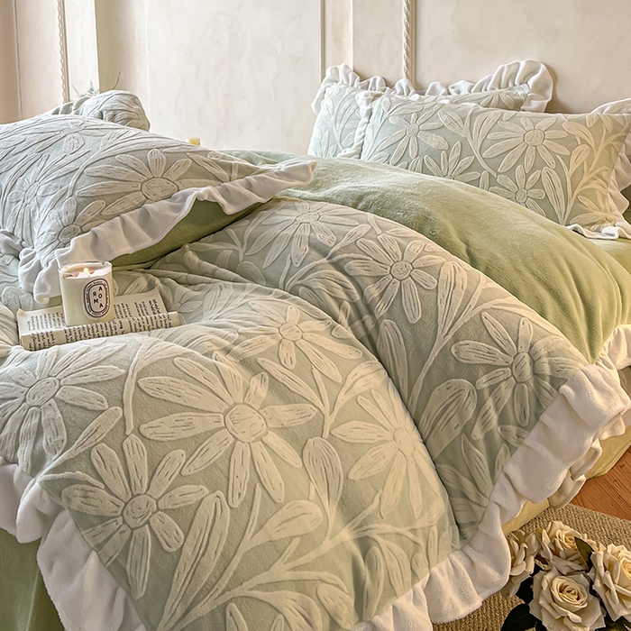 91家纺网 家纺一手货源 找家纺 澳梵家居 2025新款雕花牛奶绒韩版四件套-竹影柔柔 漫调花语-绿