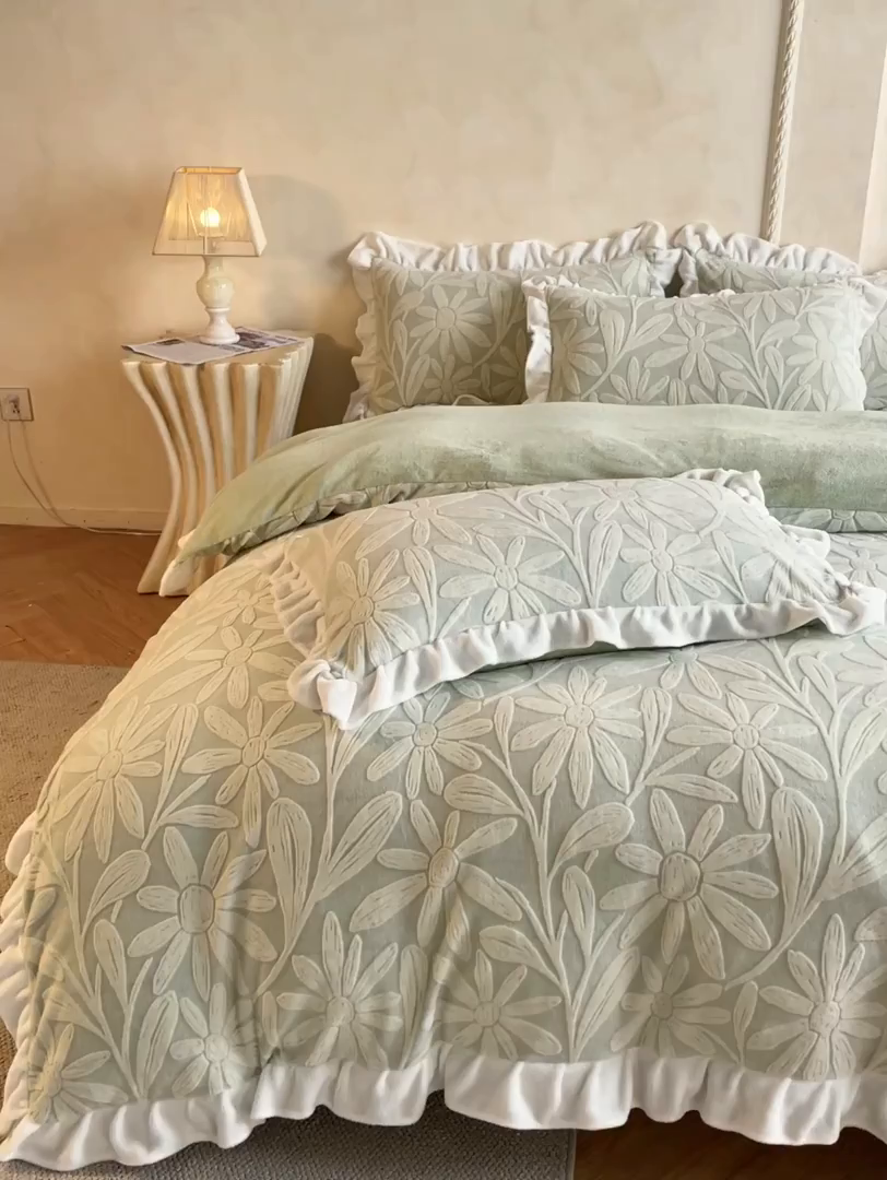 91家纺网 家纺一手货源 找家纺 澳梵家居 2025新款雕花牛奶绒韩版四件套-竹影柔柔 漫调花语-绿