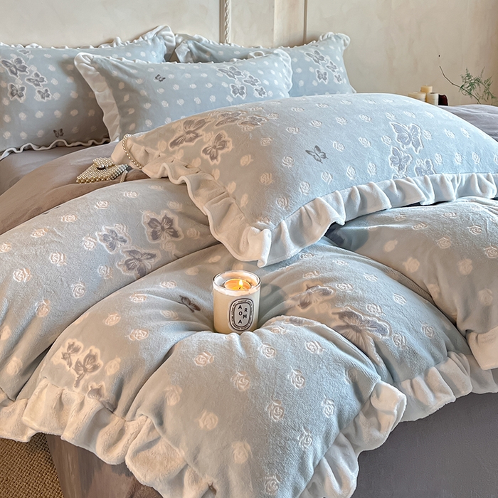 91家纺网 家纺一手货源 找家纺 澳梵家居 2025新款雕花牛奶绒韩版四件套-竹影柔柔 玫瑰蝶语-蓝