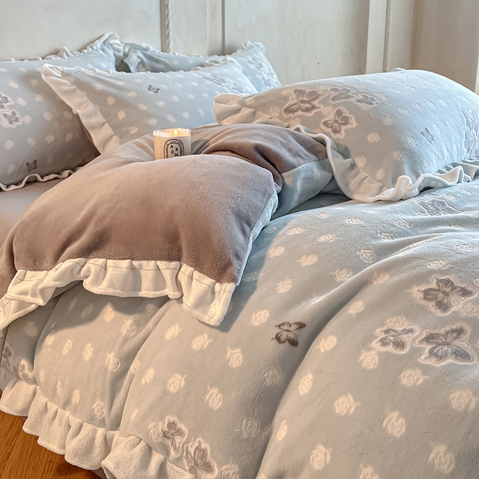 91家纺网 家纺一手货源 找家纺 澳梵家居 2025新款雕花牛奶绒韩版四件套-竹影柔柔 玫瑰蝶语-蓝