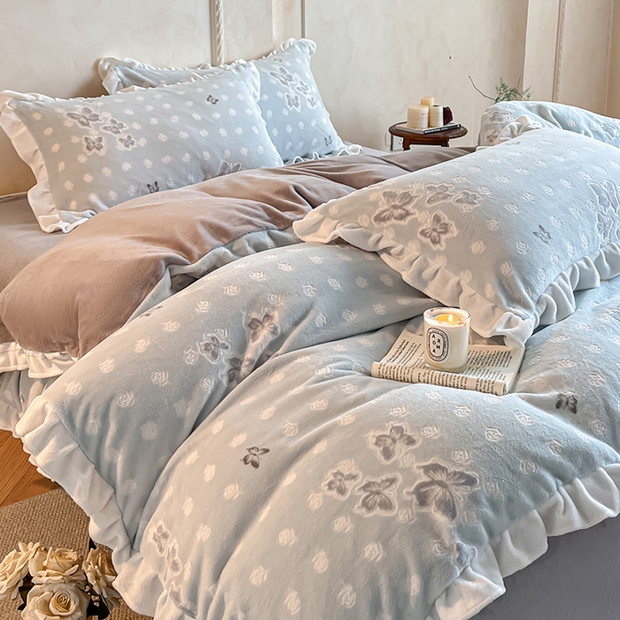 91家纺网 家纺一手货源 找家纺 澳梵家居 2025新款雕花牛奶绒韩版四件套-竹影柔柔 玫瑰蝶语-蓝