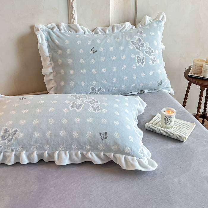 91家纺网 家纺一手货源 找家纺 澳梵家居 2025新款雕花牛奶绒韩版四件套-竹影柔柔 玫瑰蝶语-蓝