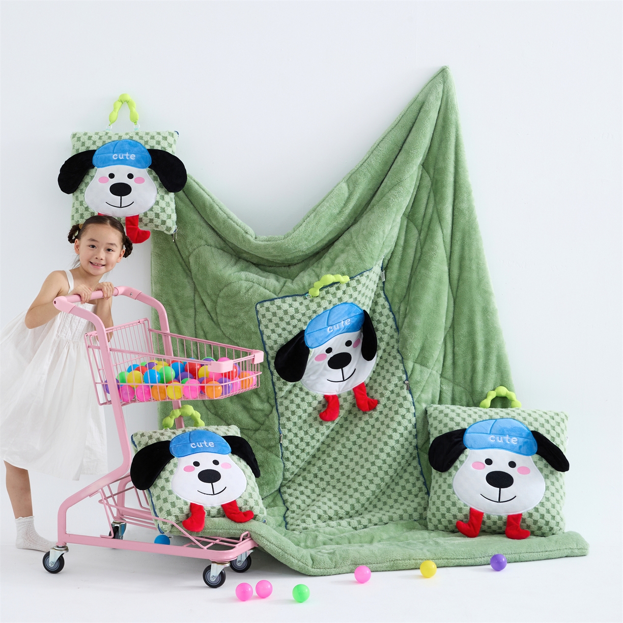 91家纺网 家纺一手货源 找家纺 （总）2025新款加厚北极绒便携式手提抱枕被-平安狗（控价小号68   大号98 ）