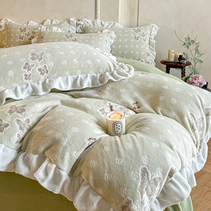 91家纺网 家纺一手货源 找家纺 澳梵家居 2025新款雕花牛奶绒韩版四件套-竹影柔柔 玫瑰蝶语-绿