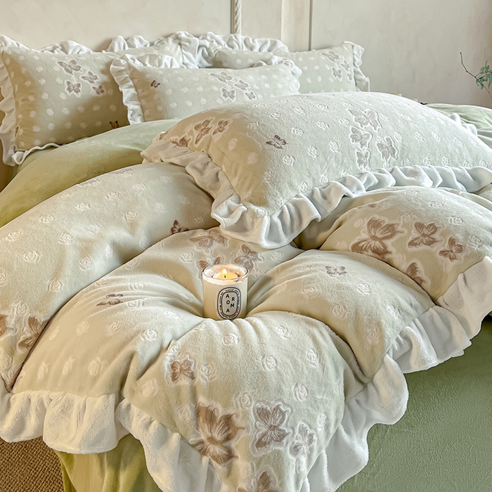 91家纺网 家纺一手货源 找家纺 澳梵家居 2025新款雕花牛奶绒韩版四件套-竹影柔柔 玫瑰蝶语-绿
