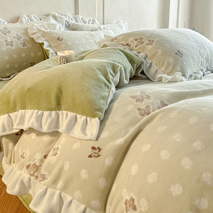 91家纺网 家纺一手货源 找家纺 澳梵家居 2025新款雕花牛奶绒韩版四件套-竹影柔柔 玫瑰蝶语-绿