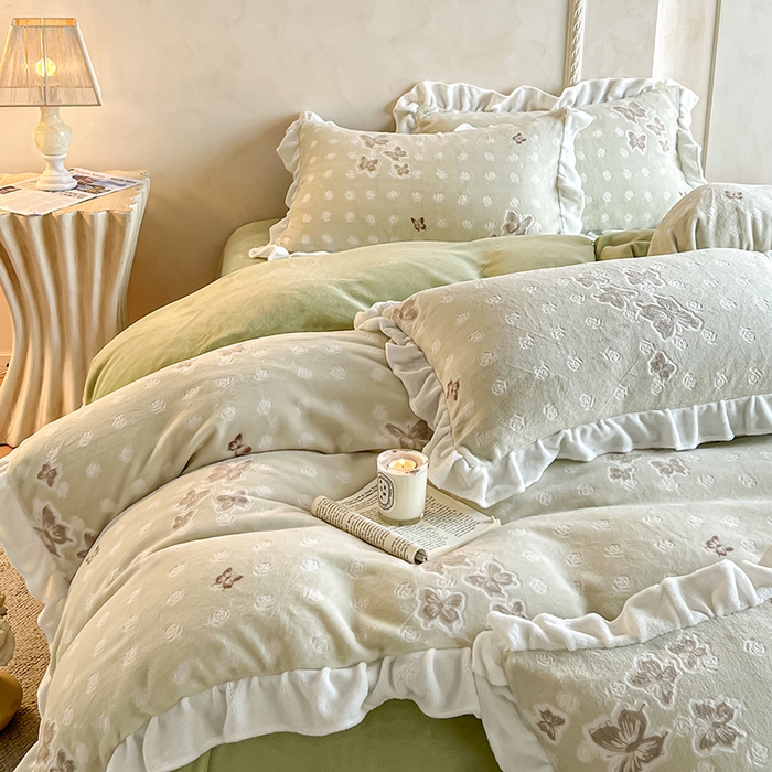91家纺网 家纺一手货源 找家纺 澳梵家居 2025新款雕花牛奶绒韩版四件套-竹影柔柔 玫瑰蝶语-绿