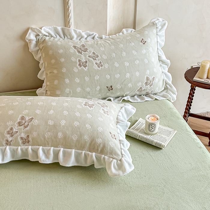 91家纺网 家纺一手货源 找家纺 澳梵家居 2025新款雕花牛奶绒韩版四件套-竹影柔柔 玫瑰蝶语-绿