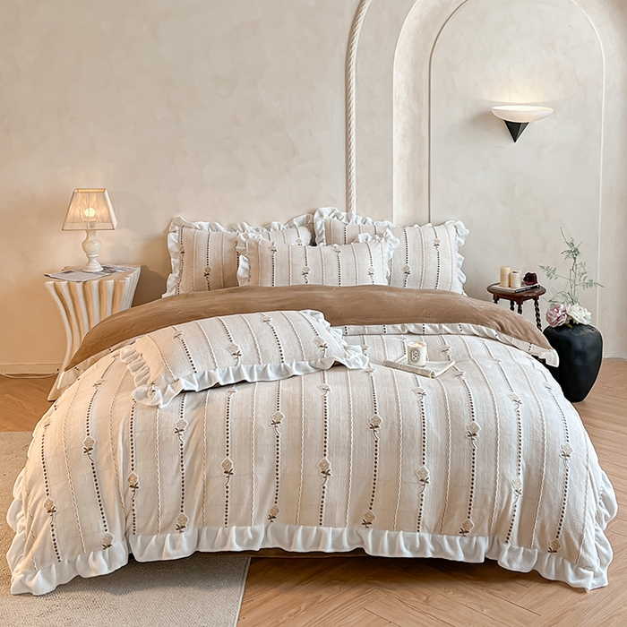 澳梵家居 2025新款雕花牛奶绒韩版四件套-竹影柔柔 糖霜玫瑰-卡其