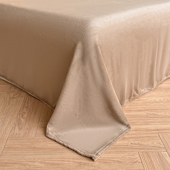 91家纺网 家纺一手货源 找家纺 澳梵家居 2025新款雕花牛奶绒韩版四件套-竹影柔柔 糖霜玫瑰-卡其