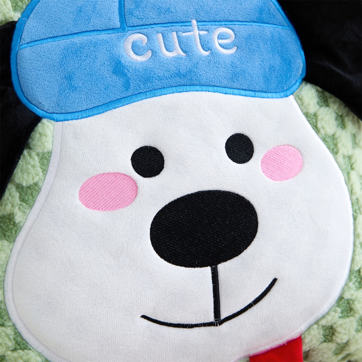 91家纺网 家纺一手货源 找家纺 2025新款加厚北极绒便携式手提抱枕被-平安狗（控价小号68   大号98 ） 橄榄绿