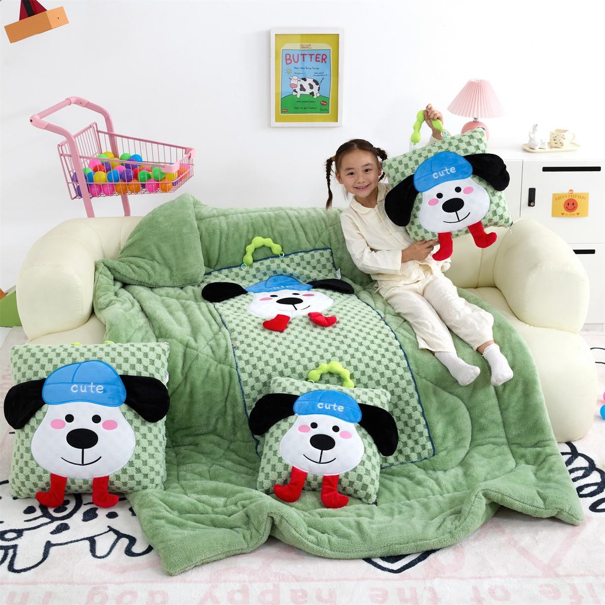 91家纺网 家纺一手货源 找家纺 2025新款加厚北极绒便携式手提抱枕被-平安狗（控价小号68   大号98 ） 橄榄绿