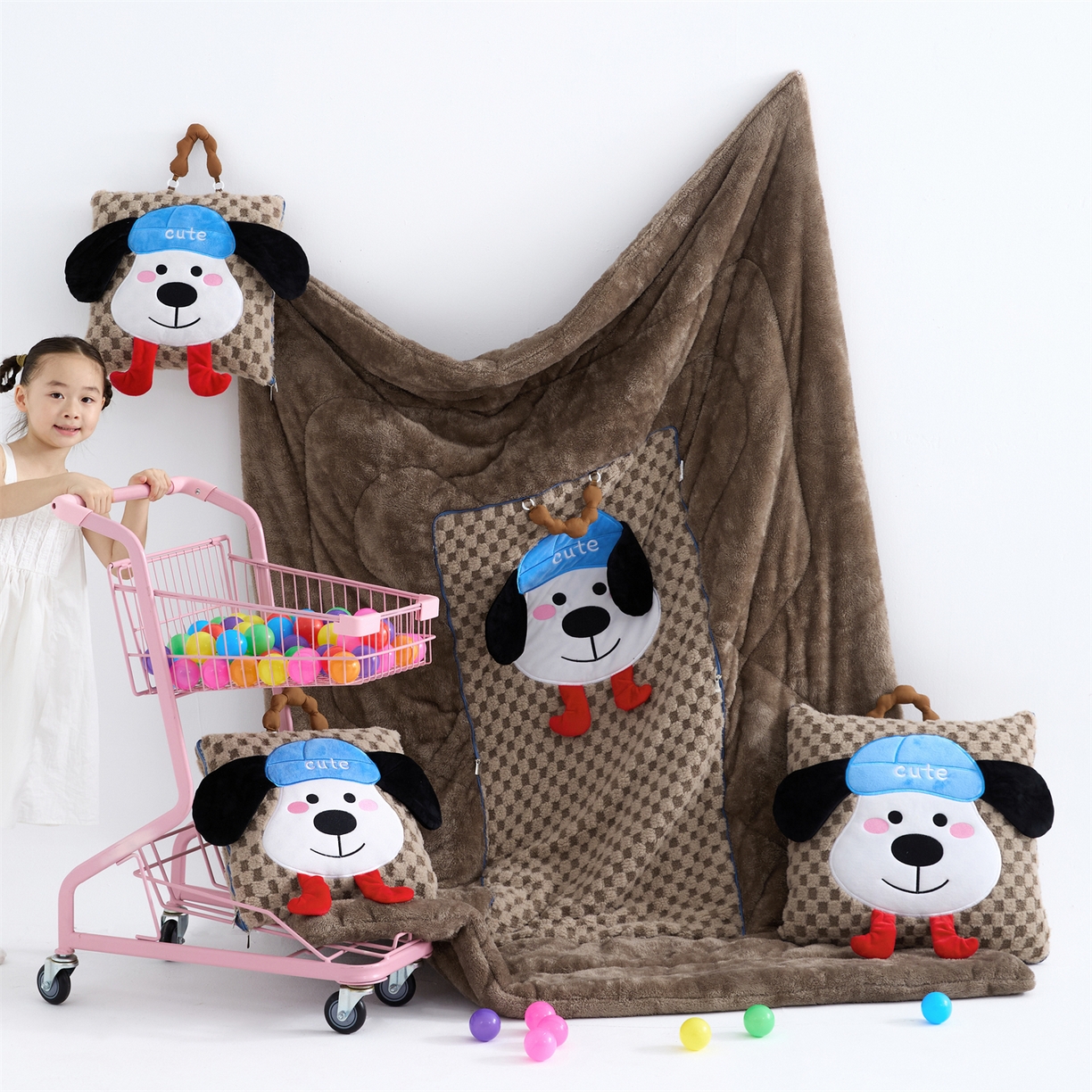 2025新款加厚北极绒便携式手提抱枕被-平安狗（控价小号68   大号98 ） 咖色