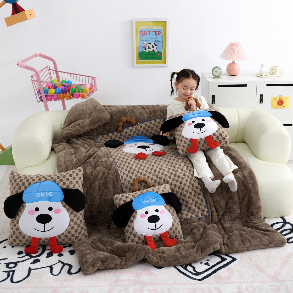 91家纺网 家纺一手货源 找家纺 2025新款加厚北极绒便携式手提抱枕被-平安狗（控价小号68   大号98 ） 咖色