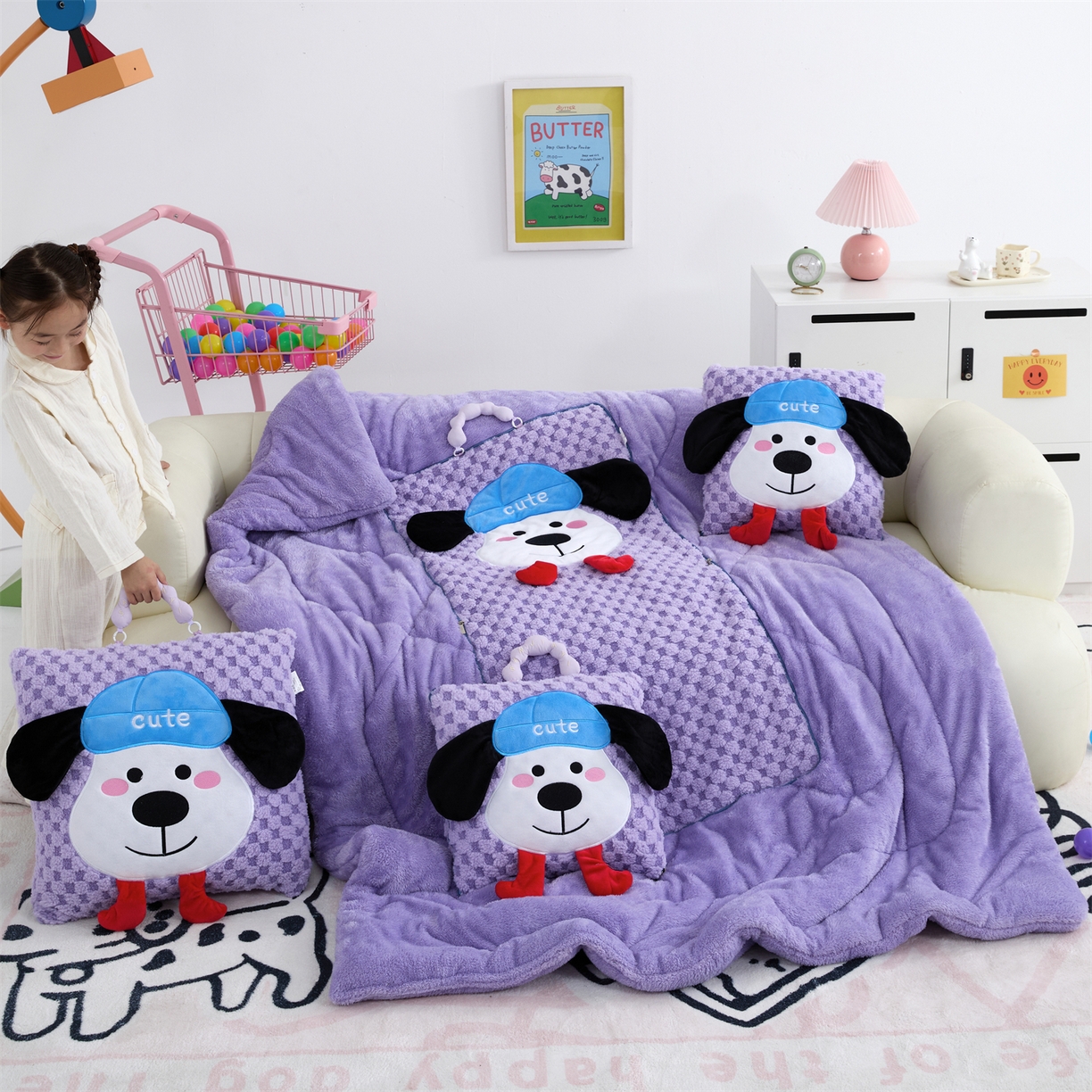 91家纺网 家纺一手货源 找家纺 2025新款加厚北极绒便携式手提抱枕被-平安狗（控价小号68   大号98 ） 梦幻紫