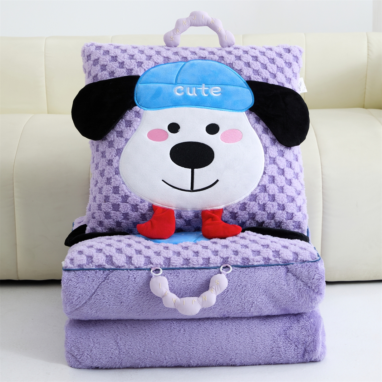 91家纺网 家纺一手货源 找家纺 2025新款加厚北极绒便携式手提抱枕被-平安狗（控价小号68   大号98 ） 梦幻紫