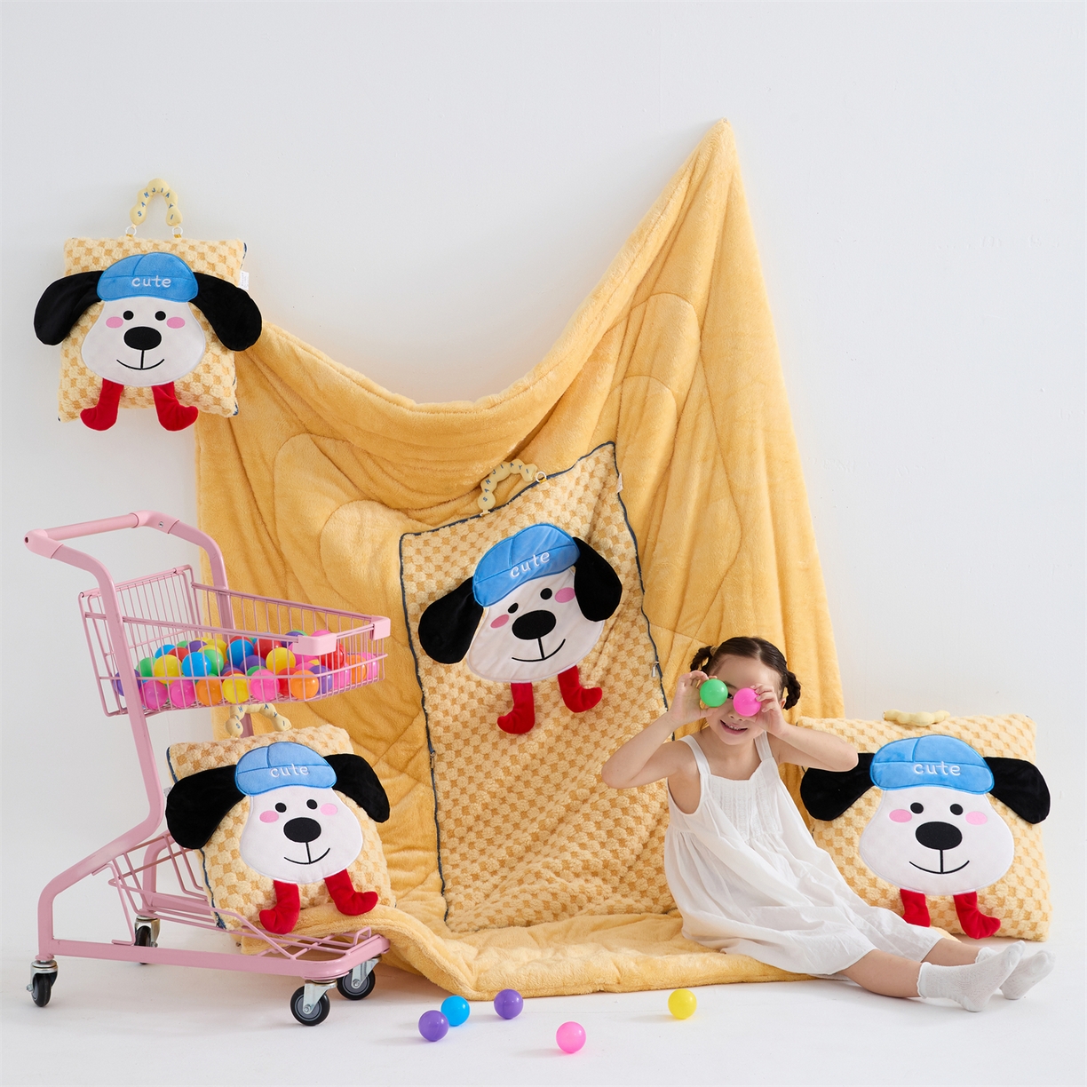 91家纺网 家纺一手货源 找家纺 2025新款加厚北极绒便携式手提抱枕被-平安狗（控价小号68   大号98 ） 柠檬黄