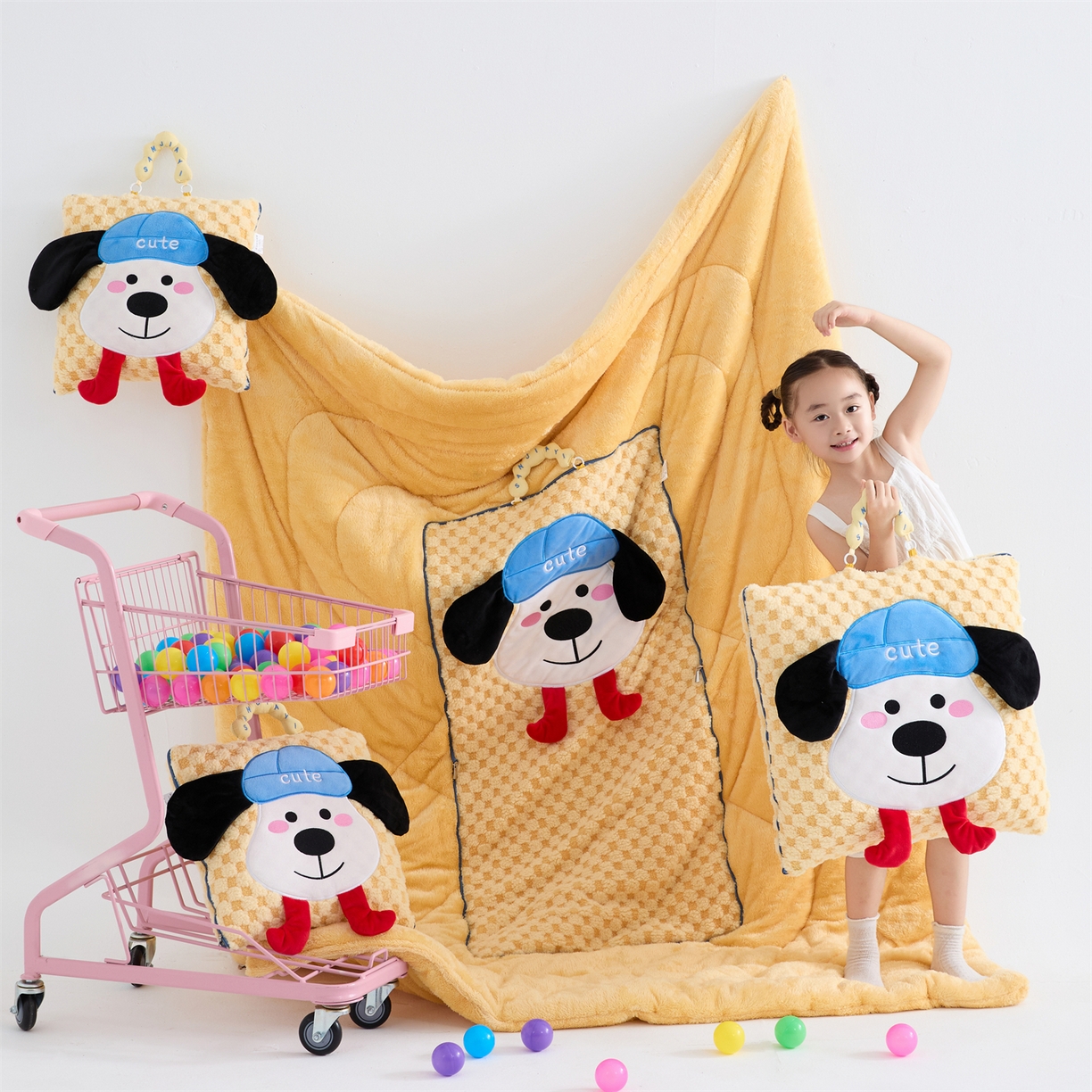 91家纺网 家纺一手货源 找家纺 2025新款加厚北极绒便携式手提抱枕被-平安狗（控价小号68   大号98 ） 柠檬黄