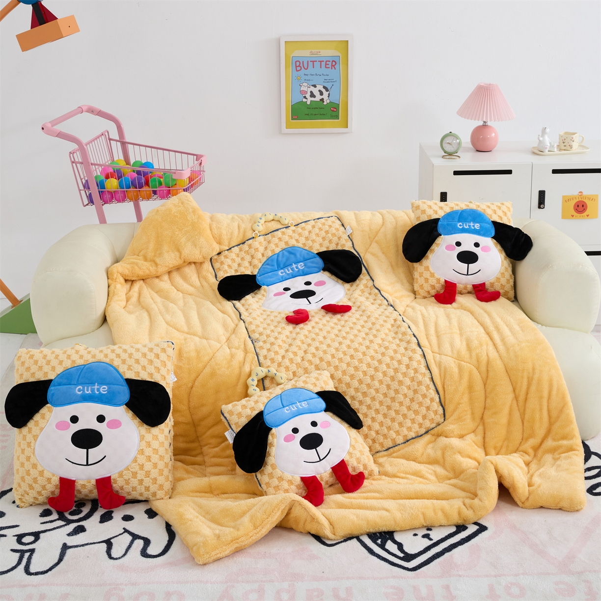 91家纺网 家纺一手货源 找家纺 2025新款加厚北极绒便携式手提抱枕被-平安狗（控价小号68   大号98 ） 柠檬黄