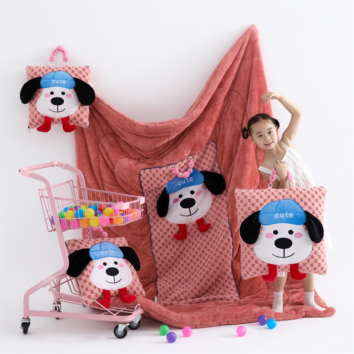 91家纺网 家纺一手货源 找家纺 2025新款加厚北极绒便携式手提抱枕被-平安狗（控价小号68   大号98 ） 西瓜红