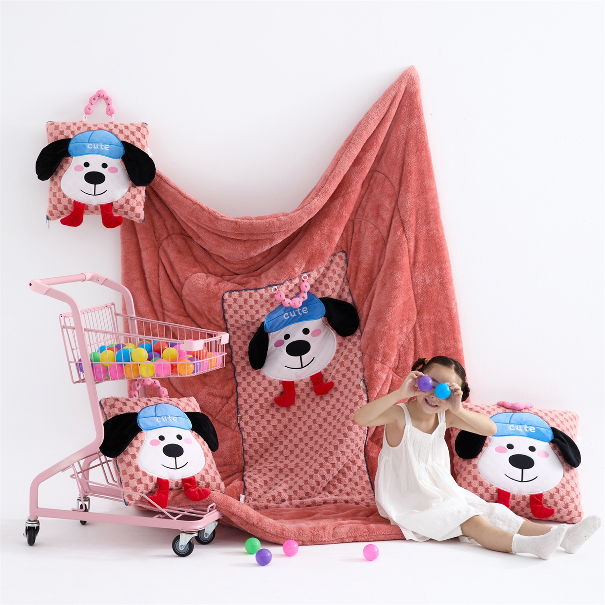 91家纺网 家纺一手货源 找家纺 2025新款加厚北极绒便携式手提抱枕被-平安狗（控价小号68   大号98 ） 西瓜红