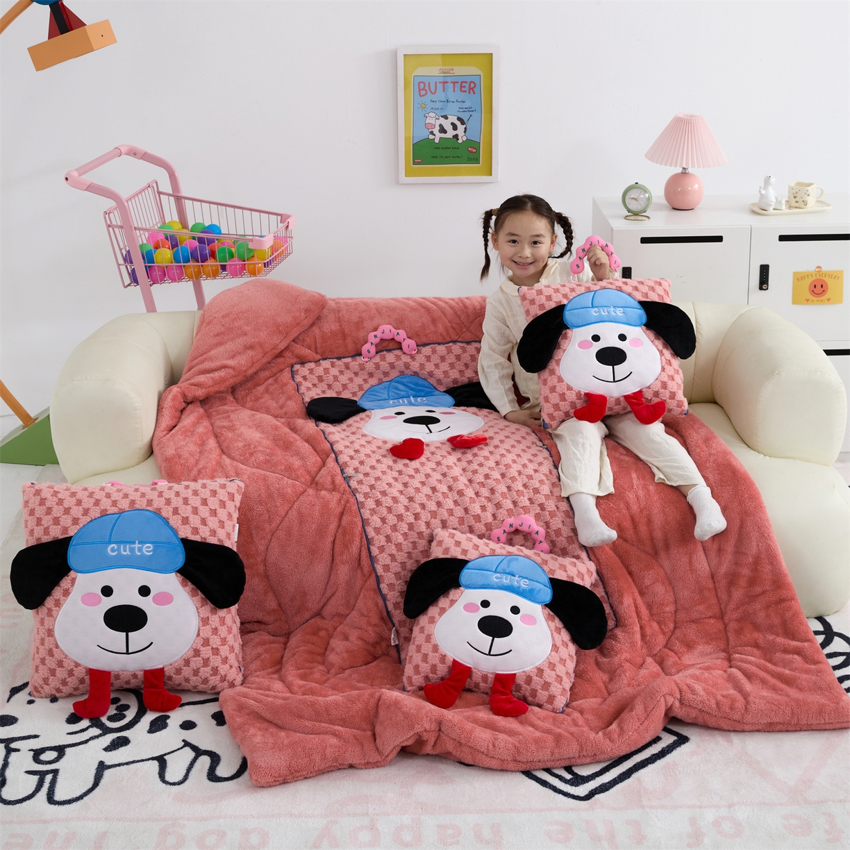 91家纺网 家纺一手货源 找家纺 2025新款加厚北极绒便携式手提抱枕被-平安狗（控价小号68   大号98 ） 西瓜红