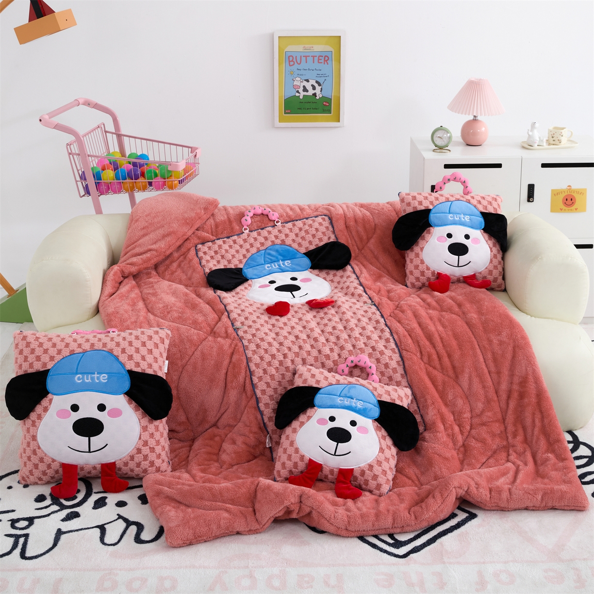 91家纺网 家纺一手货源 找家纺 2025新款加厚北极绒便携式手提抱枕被-平安狗（控价小号68   大号98 ） 西瓜红