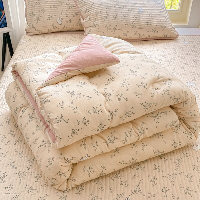 91家纺网 家纺一手货源 找家纺 老帅的工厂店 2025新款7A抗菌床盖加厚被芯云感春秋冬被子被芯四件套系列（有买家秀） 兔兔密语