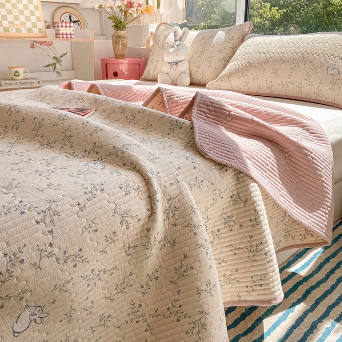 91家纺网 家纺一手货源 找家纺 老帅的工厂店 2025新款7A抗菌床盖加厚被芯云感春秋冬被子被芯四件套系列（有买家秀） 兔兔密语