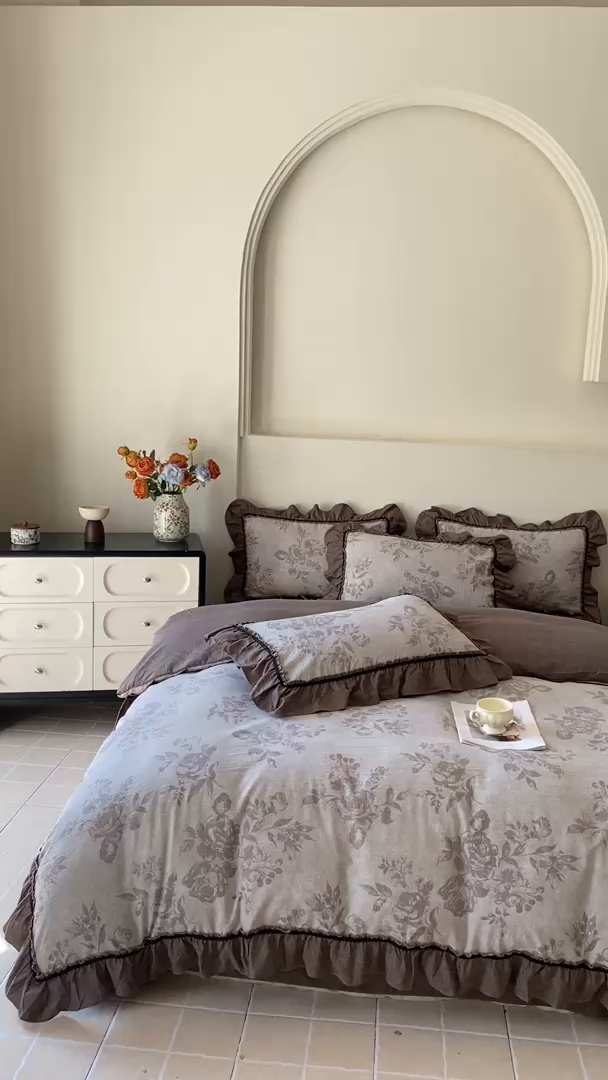 91家纺网 家纺一手货源 找家纺 艺玲家纺 2025新款亲肤舒适复古水洗亚麻四件套 浮绘花影