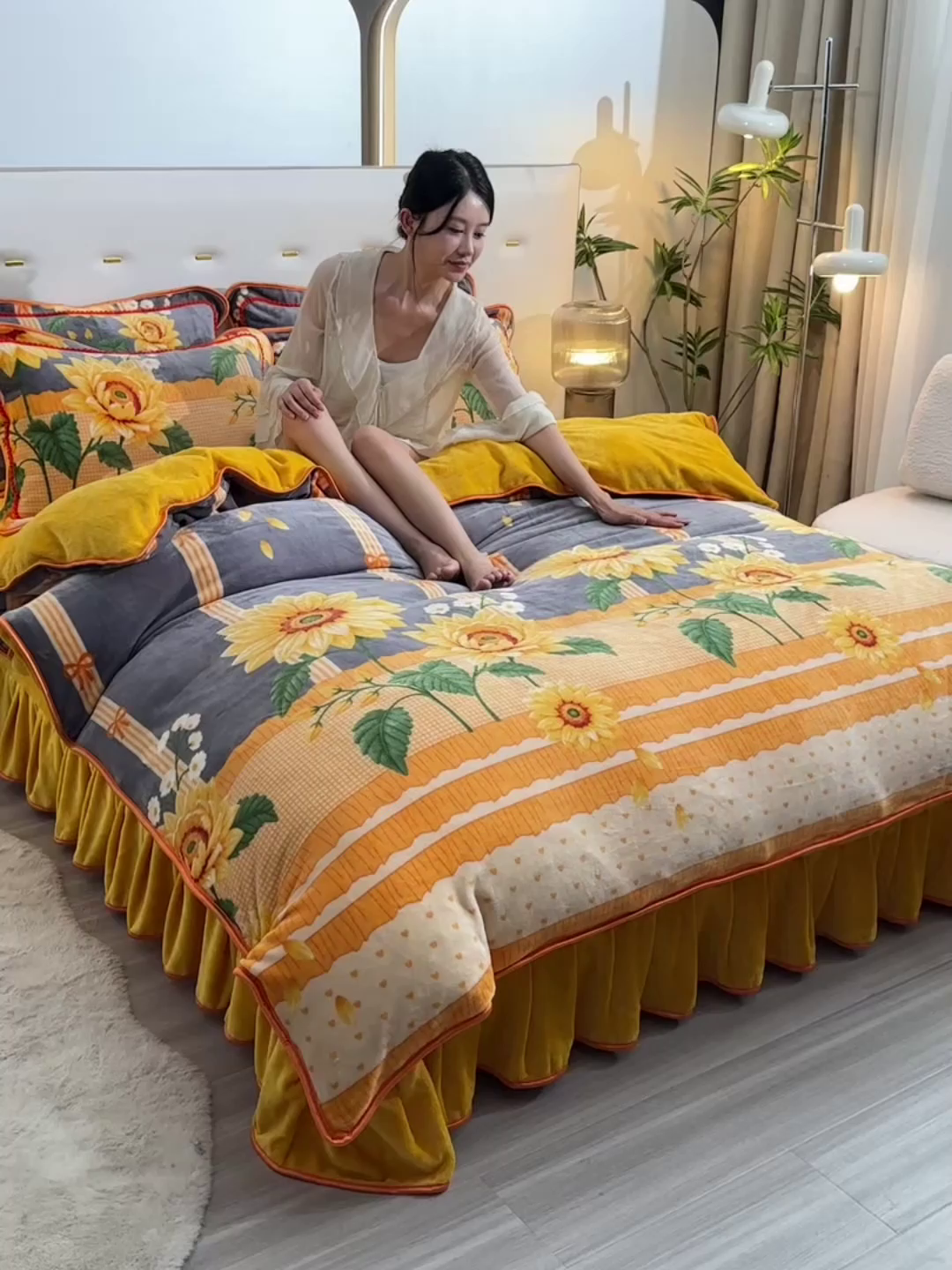 91家纺网 家纺一手货源 找家纺 亿品2025直播爆款9.5斤牛奶绒四件套加厚保暖床裙四件套 向阳花开