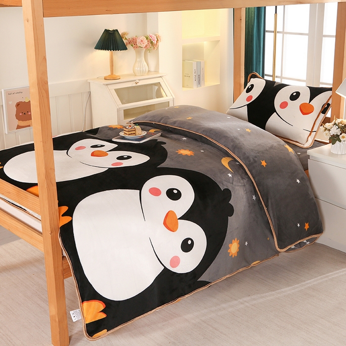 91家纺网 家纺一手货源 找家纺 雨洋家纺 2025新款学生季加厚保暖牛奶绒金貂绒婴儿宝宝学生三件套企鹅