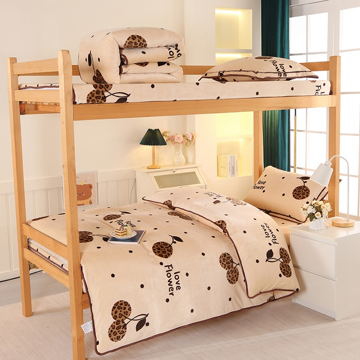 雨洋家纺 2025新款学生季加厚保暖牛奶绒金貂绒婴儿宝宝学生三件套小樱桃