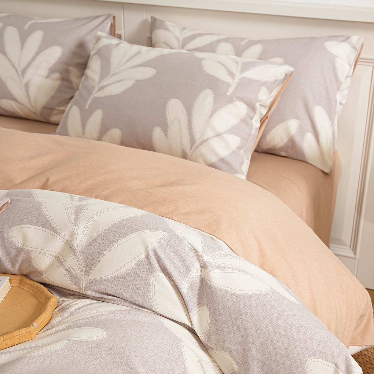 91家纺网 家纺一手货源 找家纺 绫韵家纺 2025秋冬新款印花全棉磨毛冬季加厚纯棉磨毛三件套四件套系列 亦初-咖