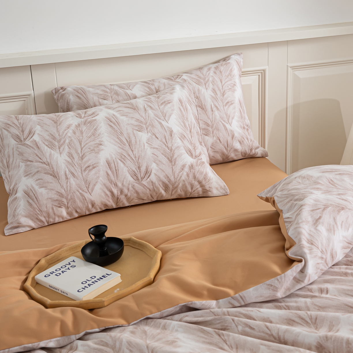 91家纺网 家纺一手货源 找家纺 绫韵家纺 2025秋冬新款印花全棉磨毛冬季加厚纯棉磨毛三件套四件套系列 羽裳-桔