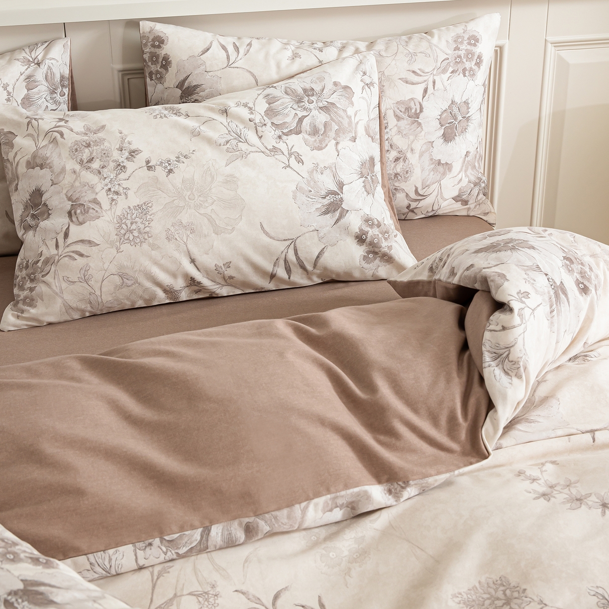 91家纺网 家纺一手货源 找家纺 绫韵家纺 2025秋冬新款印花全棉磨毛冬季加厚纯棉磨毛三件套四件套系列 远黛-咖