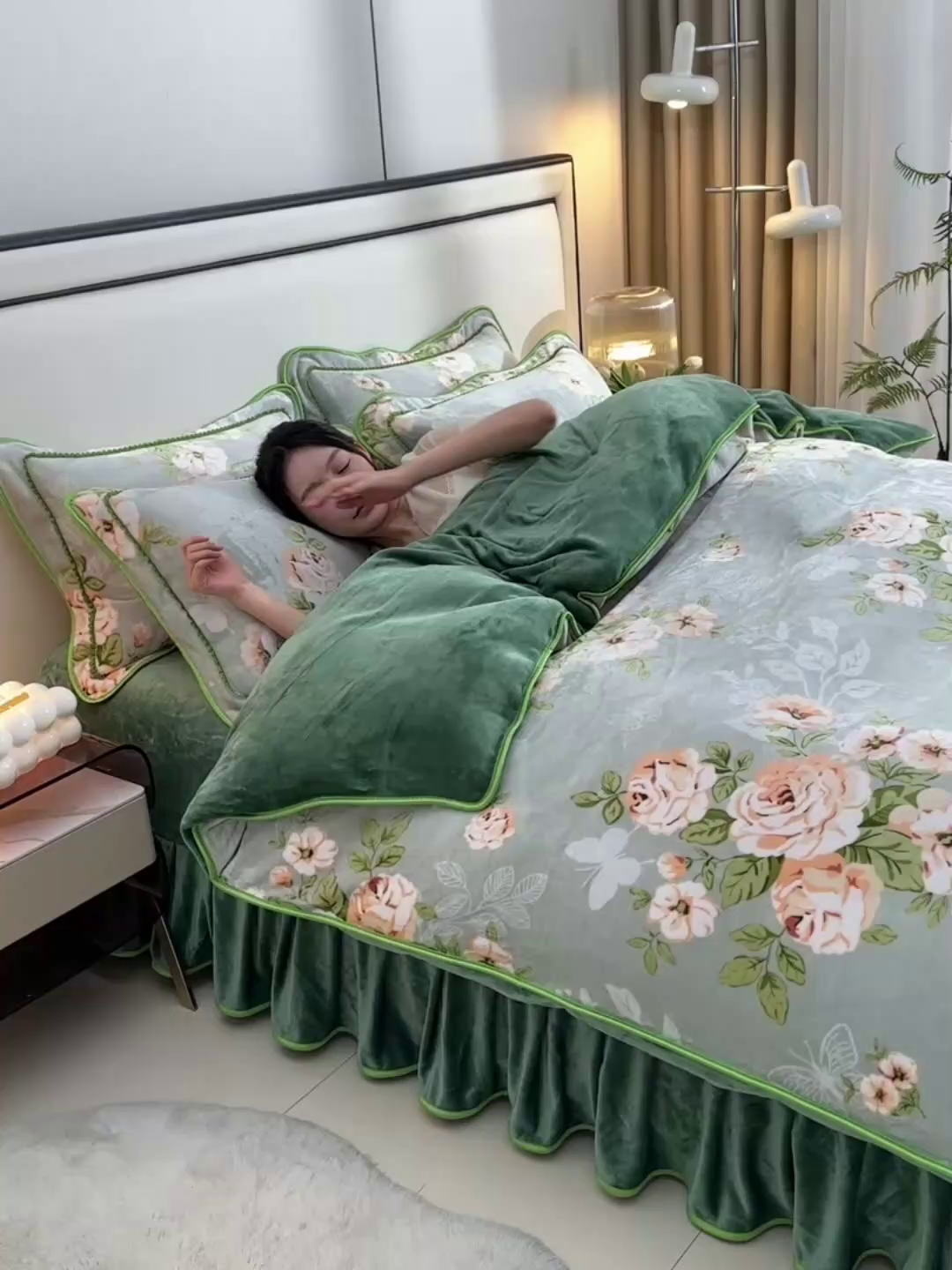 91家纺网 家纺一手货源 找家纺 雨洋2025新款加厚保暖8.5斤牛奶绒金貂婴儿绒四件套花样情怀