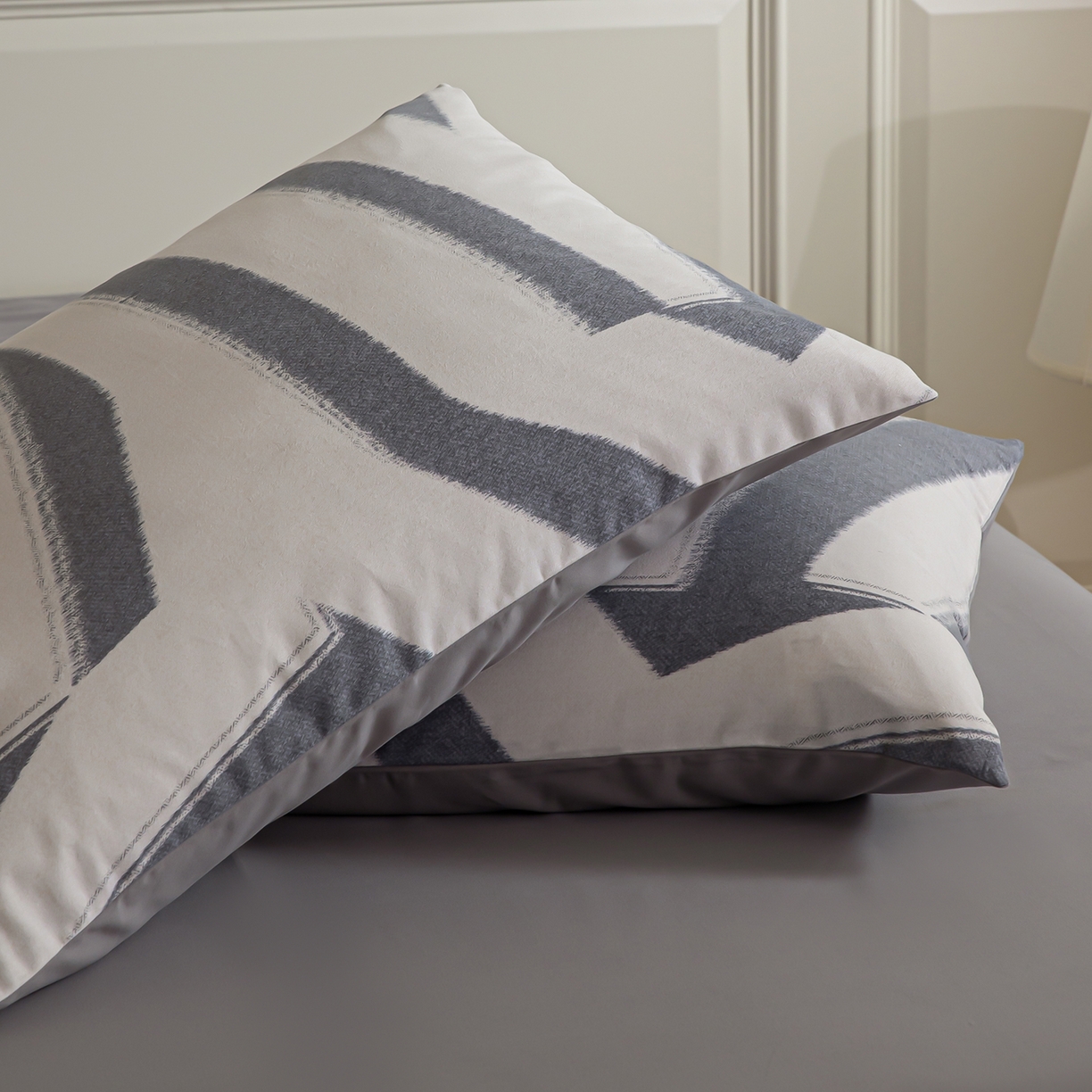 91家纺网 家纺一手货源 找家纺 绫韵家纺 2025秋冬新款印花全棉磨毛冬季加厚纯棉磨毛三件套四件套系列 魅影灰